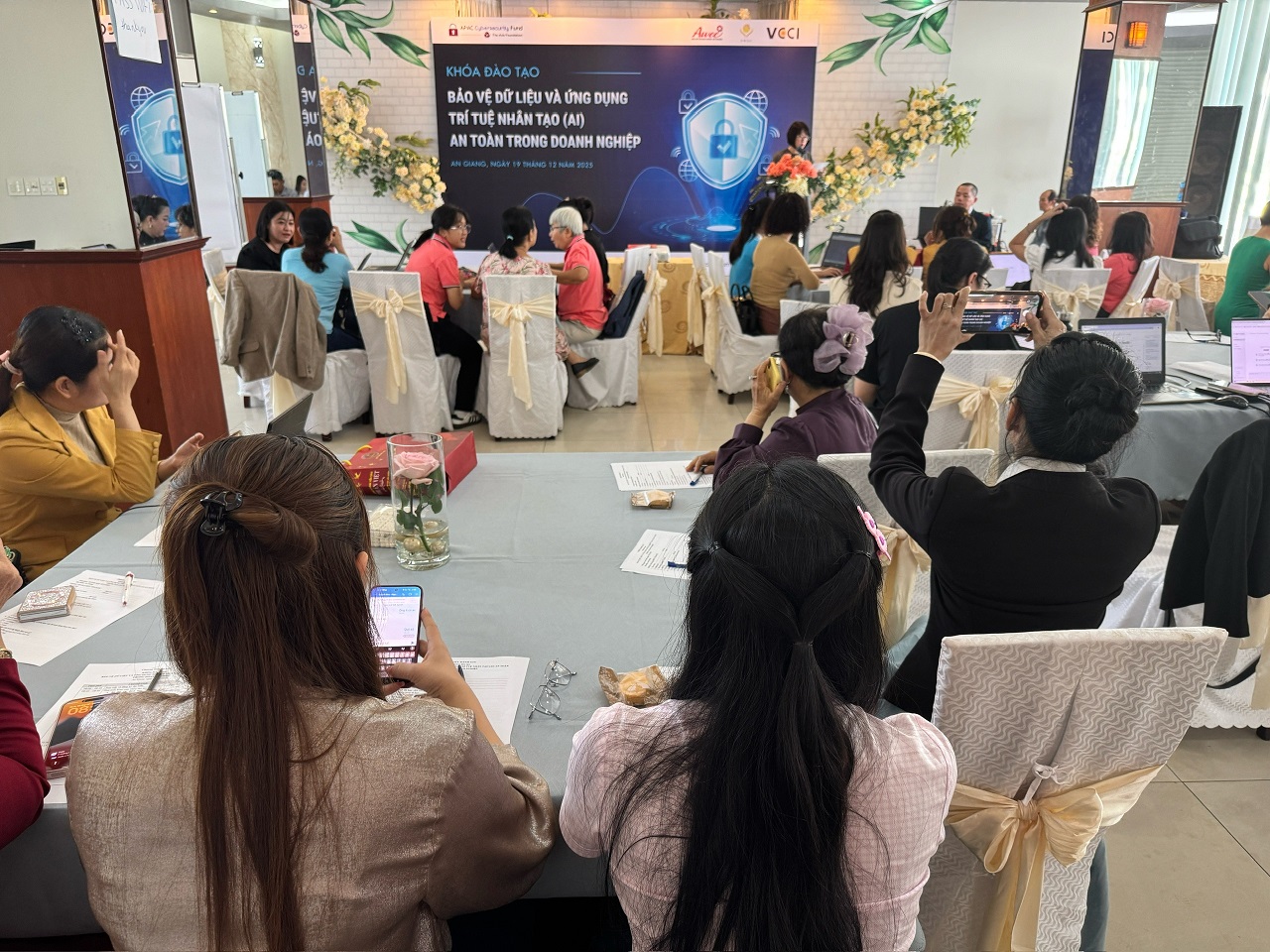 khoa dao tao bao ve du lieu va ung dung tri tue nhan tao an toan trong doanh nghiep 21