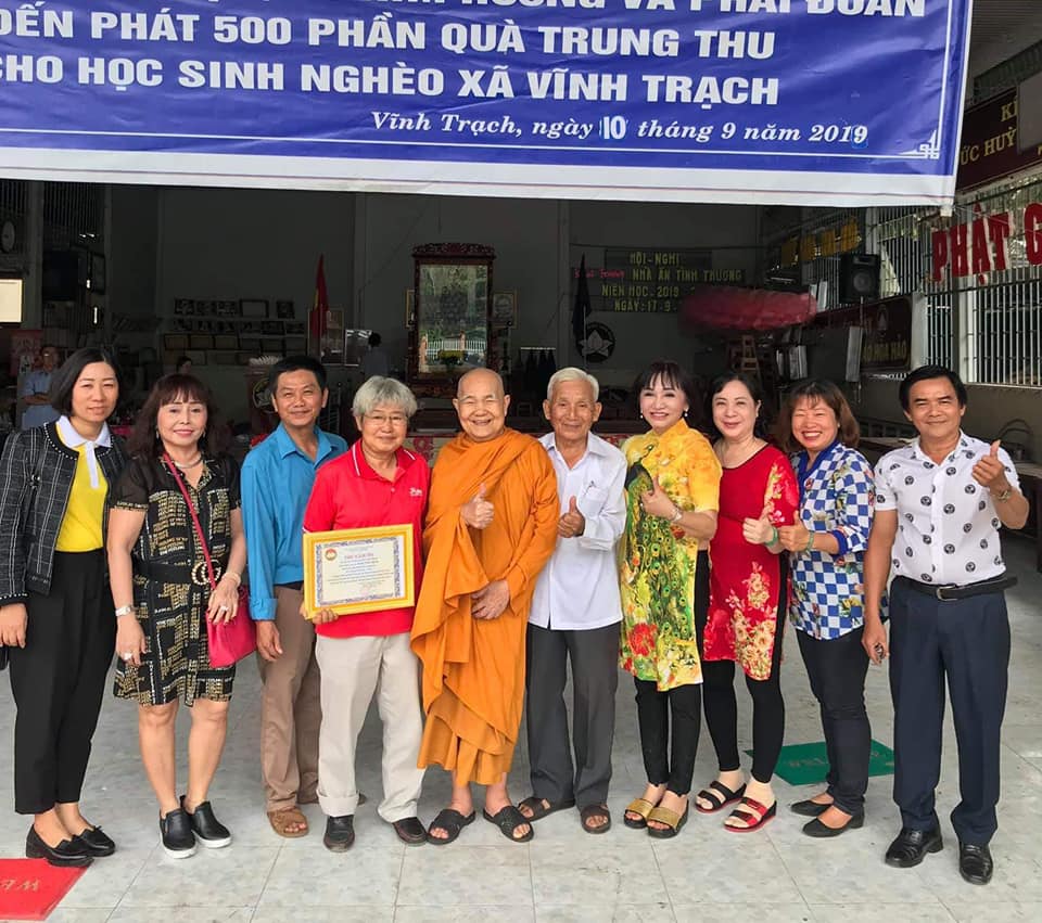 Phát bánh trung thu huyện Thoại Sơn