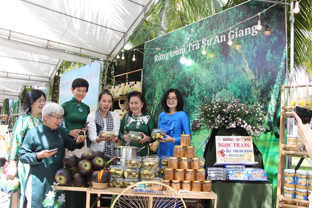 hoi nu doanh nhan an giang tham du dai hoi hoi nu doanh nhan tinh kien giang 6