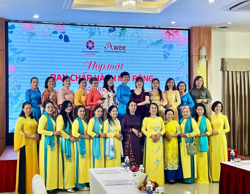 hoi nu doanh nhan an giang va kien giang to chuc hoi nghi so ket 6 thang dau nam 2025 tai rach gia 2