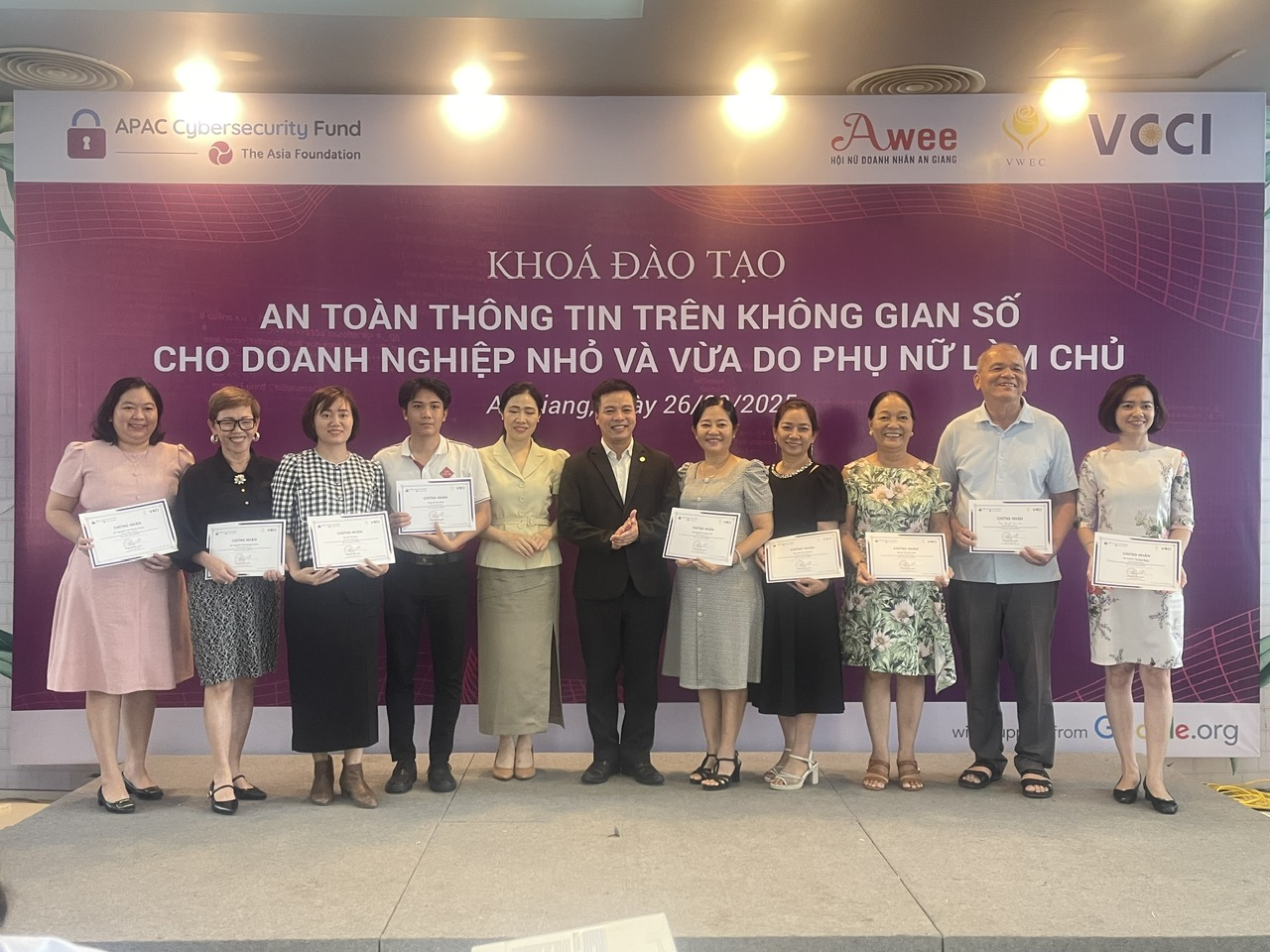 khoa dao tao an toan thong tin tren khong gian so cho doanh nghiep nho va vua do phu nu lam chu dien ra tai an giang 1