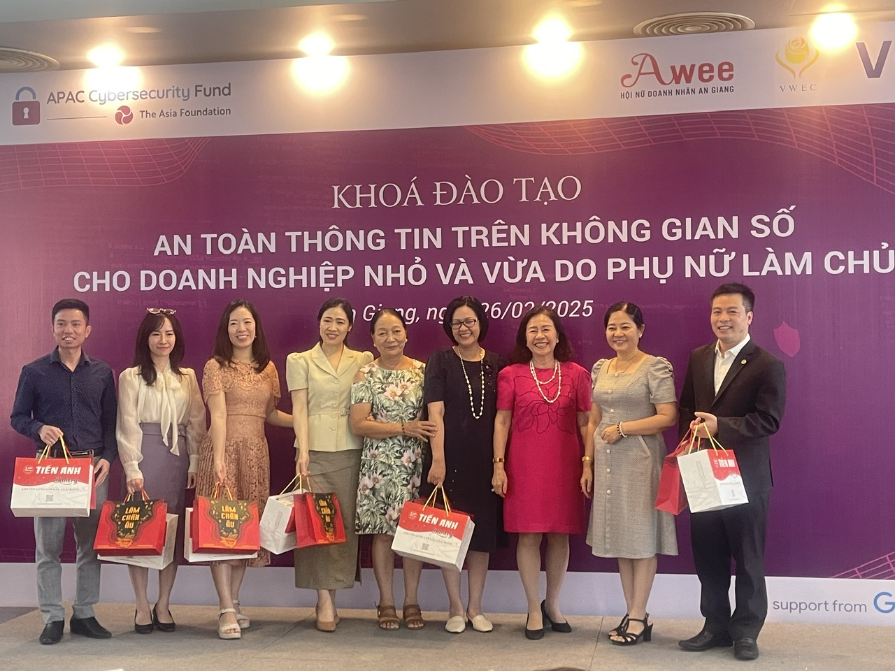 khoa dao tao an toan thong tin tren khong gian so cho doanh nghiep nho va vua do phu nu lam chu dien ra tai an giang 3