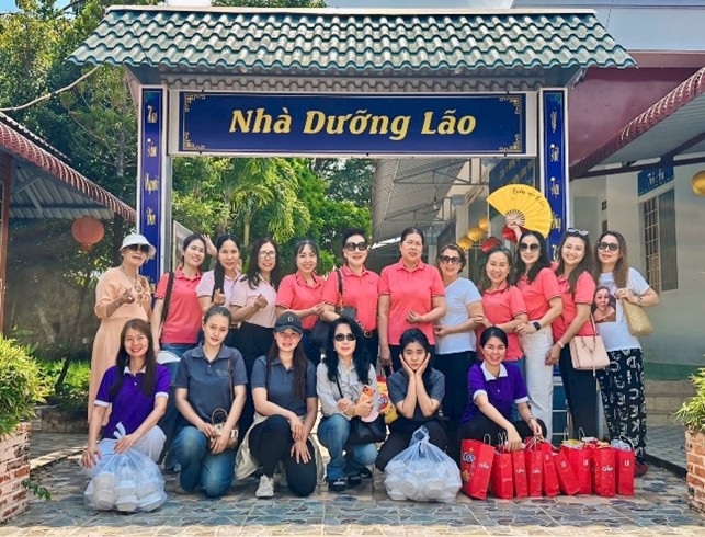 nu doanh nhan an giang ngan phan qua am ap tet binh ngo 2026 2