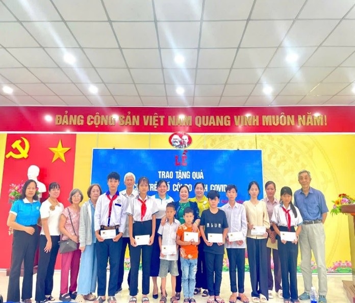 nu doanh nhan an giang ngan phan qua am ap tet binh ngo 2026 5