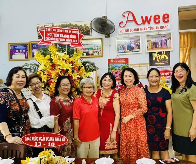 awee chuc mung ngay phu nu viet nam 20 10 7