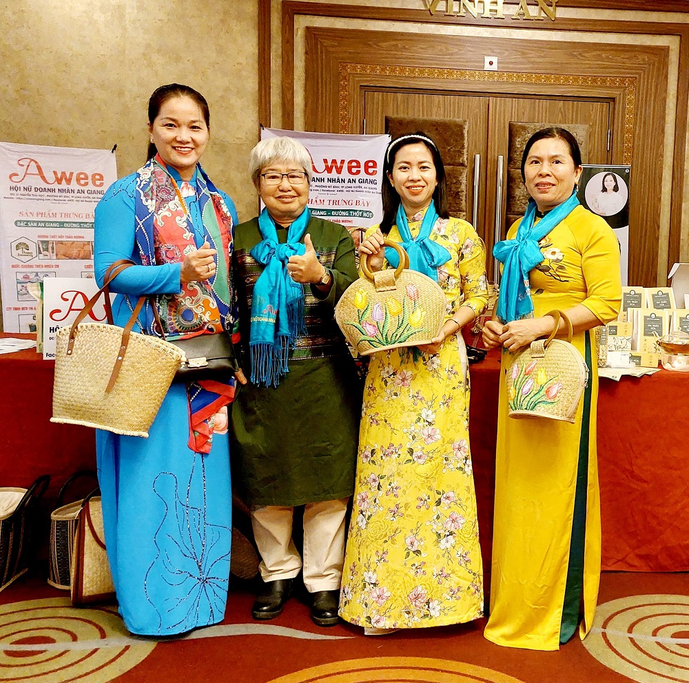 doan nu doanh nhan an giang tham du dai hoi nu doanh nhan tp can tho nhiem ky i 2020 2027 9