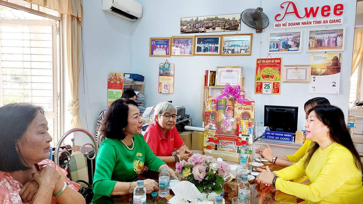 hoi lien hiep phu nu tinh an giang chuc tet hoi nu doanh nhan an giang 4
