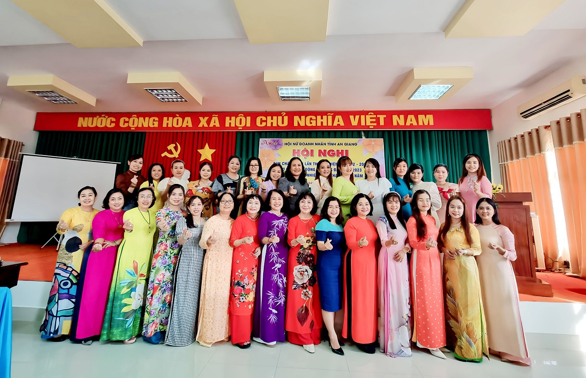 hinh anh luu niem cua hoi nghi