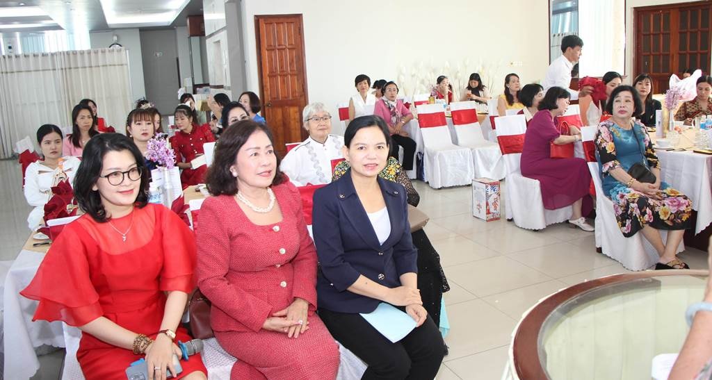 hoi nu doanh nhan an giang dong gop an sinh xa hoi hon 1 ty dong 1