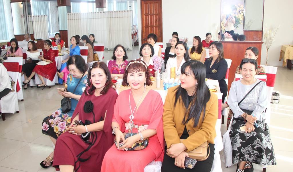 hoi nu doanh nhan an giang dong gop an sinh xa hoi hon 1 ty dong 2
