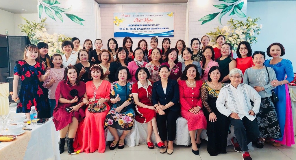 hoi nu doanh nhan an giang dong gop an sinh xa hoi hon 1 ty dong