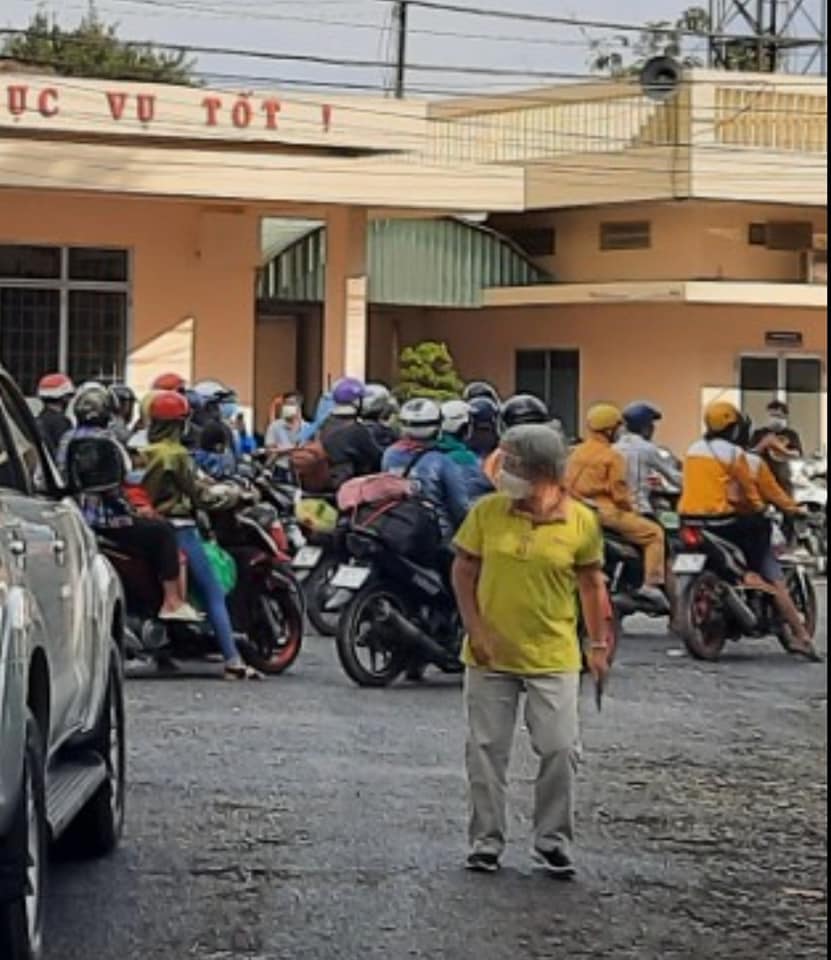 hoi nu doanh nhan an giang ho tro ba con tu tp hcm ve que 9
