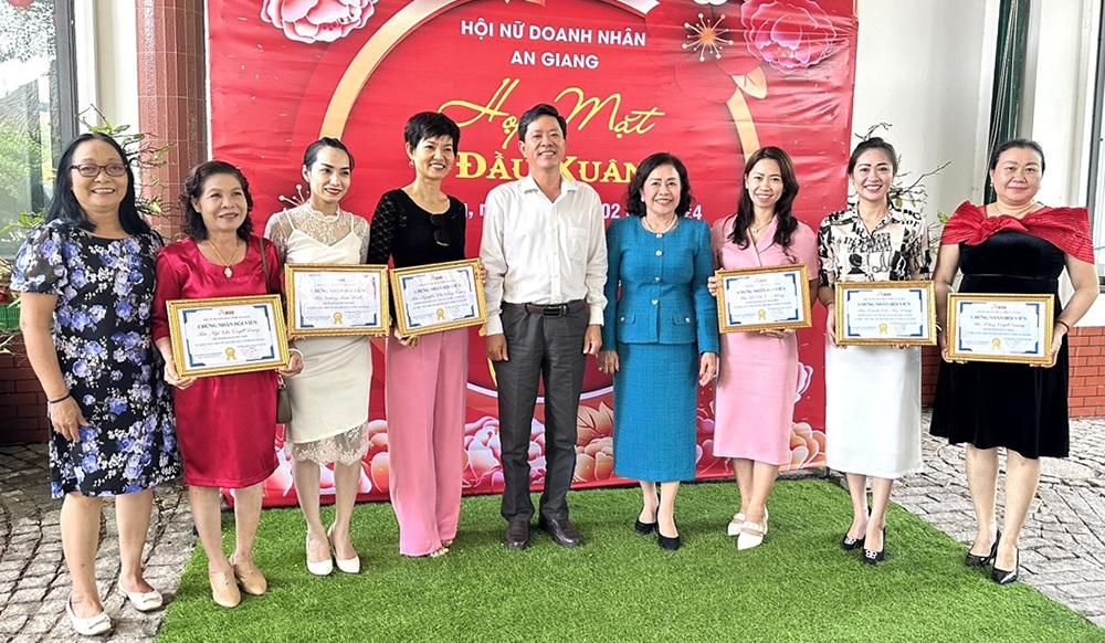 hoi nu doanh nhan an giang hop mat dau xuan giap thin 2024 1