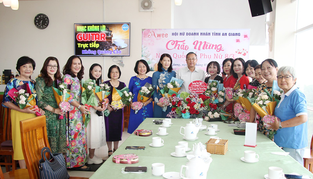 hoi nu doanh nhan an giang hop mat ngay quoc te phu nu 8 3 4