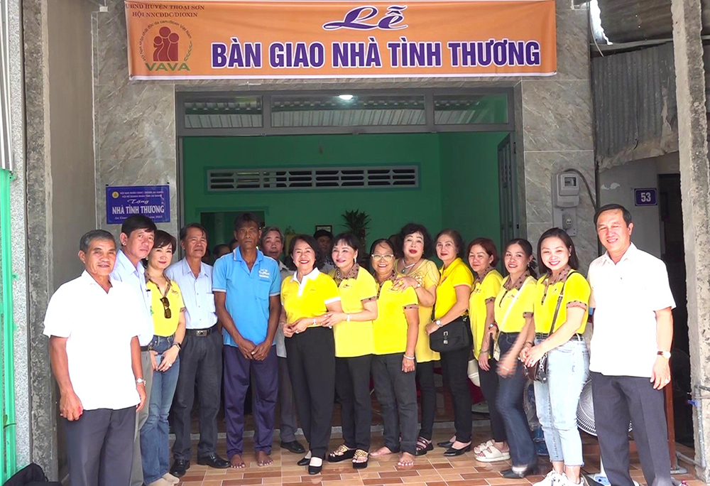 le ban giao nha tinh thuong