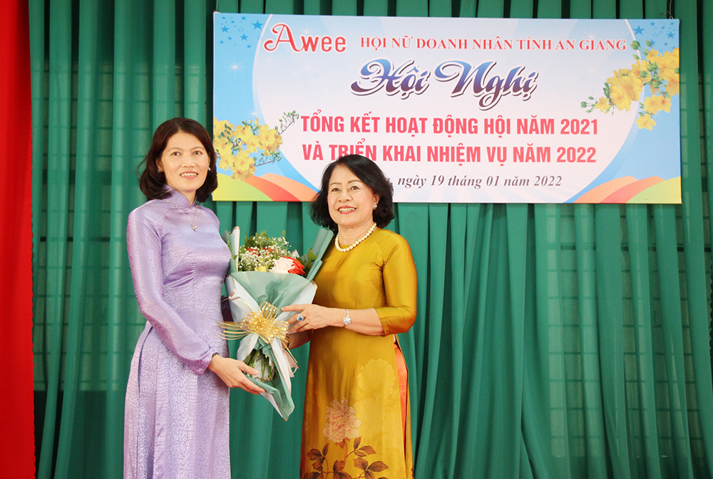 hoi nu doanh nhan tinh an giang ho tro hon 600 trieu dong cong tac an sinh xa hoi va phong chong dich 1