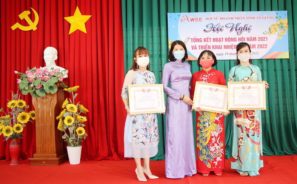 hoi nu doanh nhan tinh an giang ho tro hon 600 trieu dong cong tac an sinh xa hoi va phong chong dich 2