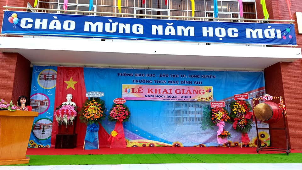 hoi nu doanh nhan tinh an giang tang qua the bao hiem cho 3 diem truong 2