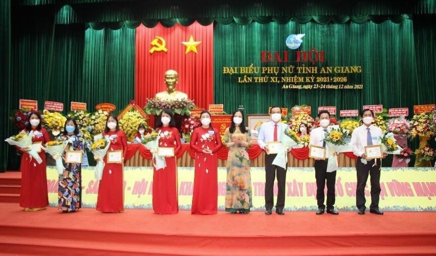 le bich phuong tai dac cu chu tich hoi lien hiep phu nu tinh an giang lan thu 10 3