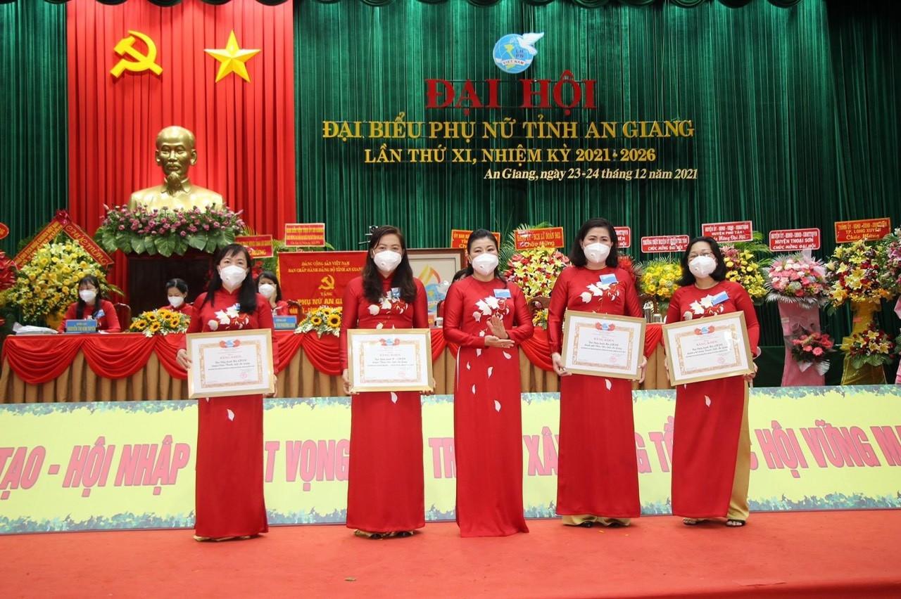 le bich phuong tai dac cu chu tich hoi lien hiep phu nu tinh an giang lan thu 10 9