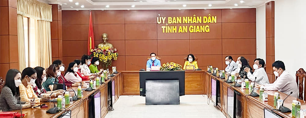 mung phu nu quoc te ngay 8 3 hoi nu doanh nhan an giang hop mat truc tuyen voi thu tuong chinh phu 1