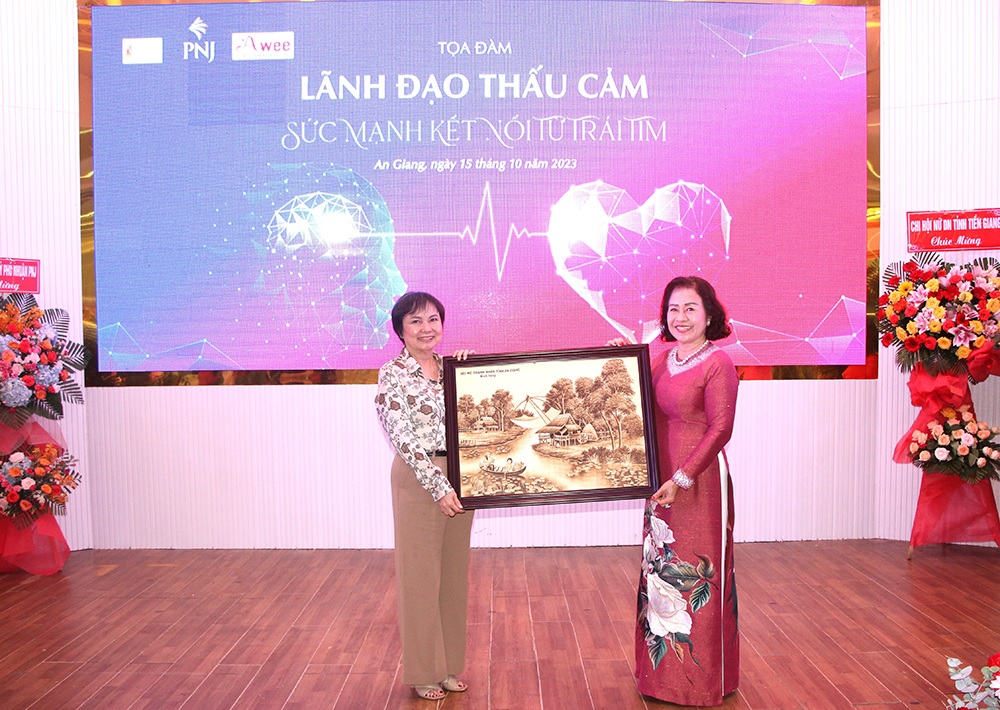 toa dam lanh dao thau cam suc manh ket noi tu trai tim 2