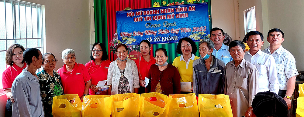 trao qua tet 2023 xa my khanh