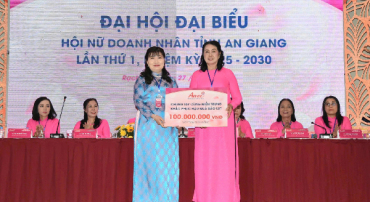 Nữ doanh nhân tỉnh An Giang chung tay hỗ trợ đồng bào bị lũ lụt, người nghèo tại đại hội đại biểu khóa I